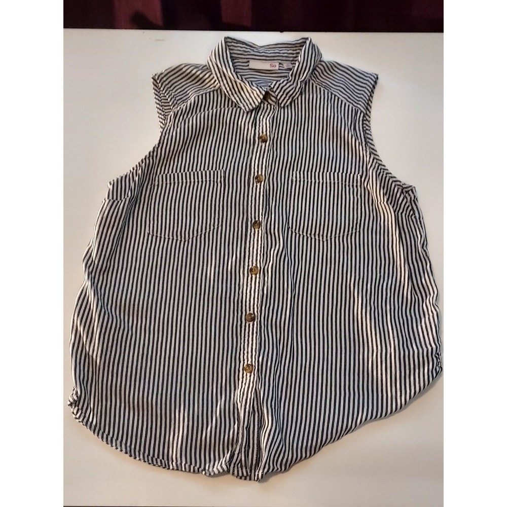 SO Button Down Black & White Sleeveless Blouse Women's MEDUIM Summer staple
